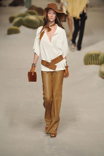 Look 11